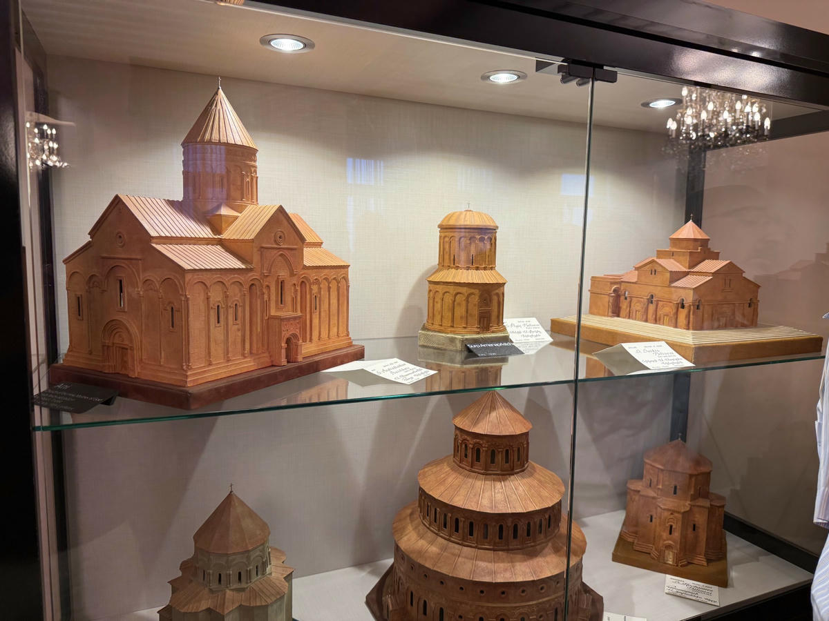 Բացուեցաւ Ինճիճեանի «Հայկական եկեղեցիներու մանրակերտներ» ցուցապանդէսը